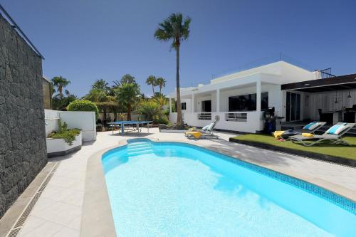 Casa Nublo - 3 Bedroom family villa - Great sea views from rooftop terrace