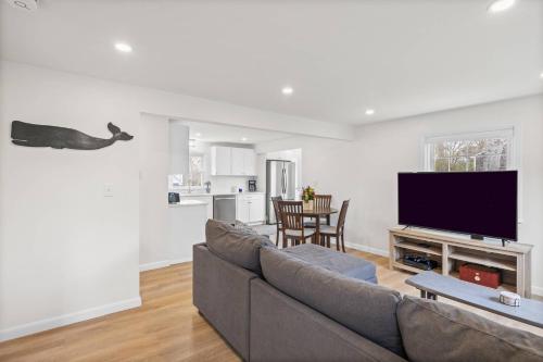 Sagamore Beach Bungalow - Dog Friendly: Bourne in Sagamore Beach, USA