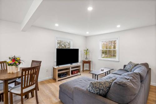 Sagamore Beach Bungalow - Dog Friendly: Bourne in Sagamore Beach, USA