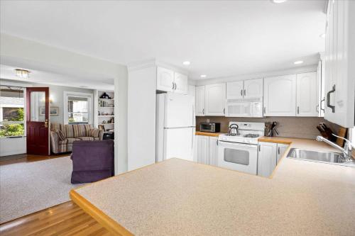 Glades Manor: Minot Beach Scituate - Scituate, MA