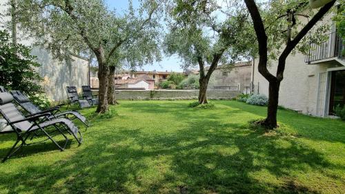 casa degli ulivi a Toscolano - House with garden near the beach cir LNI00059