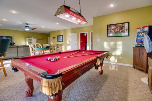 Spacious Norfork Lake Home Game Room and Views! in Elizabeth, USA
