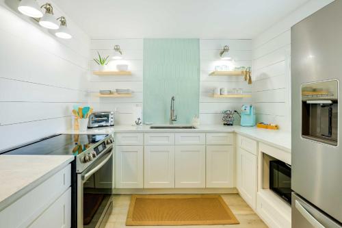 Tropical Cottage Less Than 2 Mi to Hobe Sound Beach! in Hobe Sound