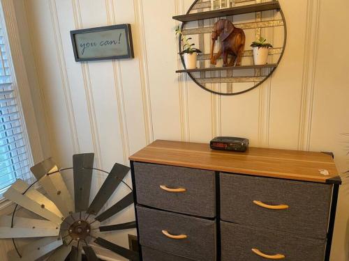 Cozy & comfy w/free parking & W/D in Oak Park, USA