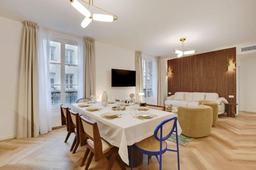 Stunning fully renovated apartment 8P Paris 11