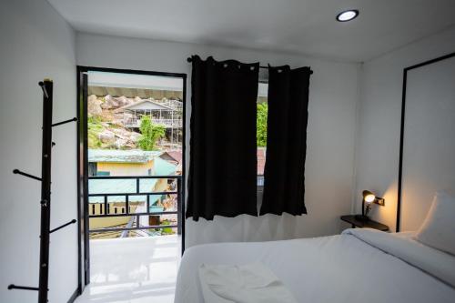 The Bright House, Koh Phi Phi Room Type - King Room with Balcony