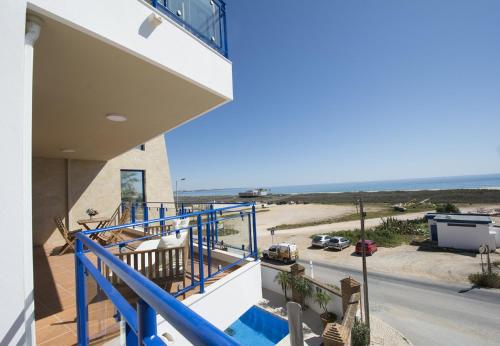 LGS65T2 Luxuoso T2 frente praia em condominio - image 5