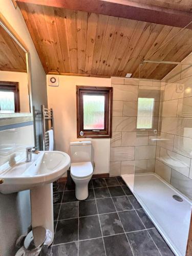 Snowdrop 13-Hot Tub-Woodlandlodges-Carmarthenshire