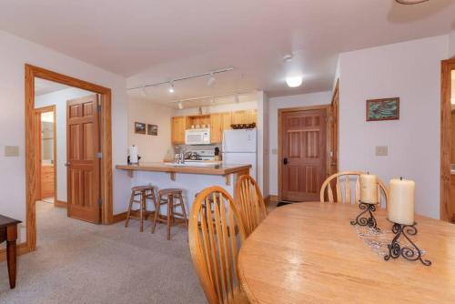 Adventure Awaits - Main Floor 2 Br condo with hot tubs in Driggs, USA