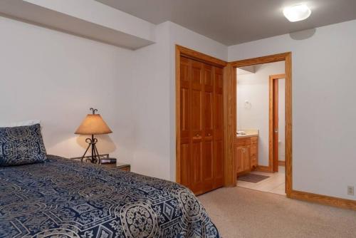 Adventure Awaits - Main Floor 2 Br condo with hot tubs in Driggs, USA