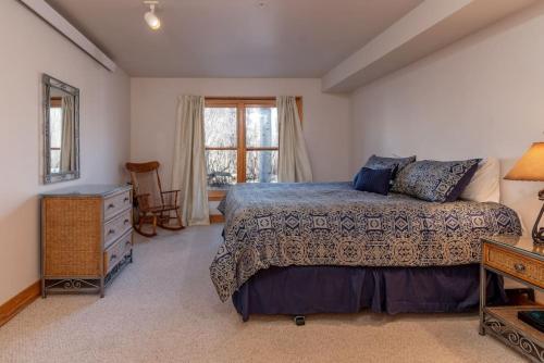 Adventure Awaits - Main Floor 2 Br condo with hot tubs in Driggs, USA