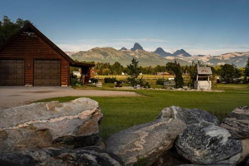 4 Peaks Teton Views Log Cabin - Close to Stellar in Alta, USA