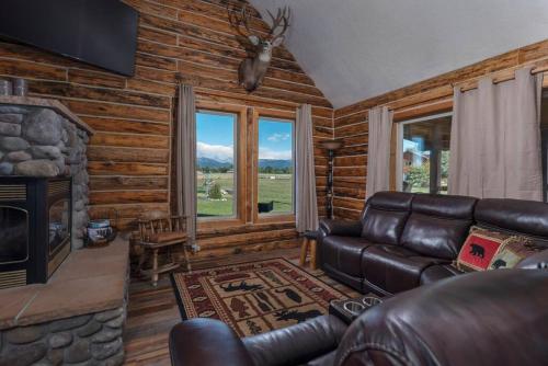 4 Peaks Teton Views Log Cabin - Close to Stellar in Alta, USA