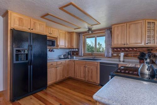4 Peaks Teton Views Log Cabin - Close to Stellar in Alta, USA