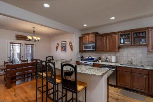 189 Cobble Creek Town Home On Skill Hill Road in Driggs, USA