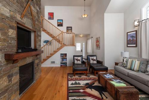189 Cobble Creek Town Home On Skill Hill Road in Driggs, USA