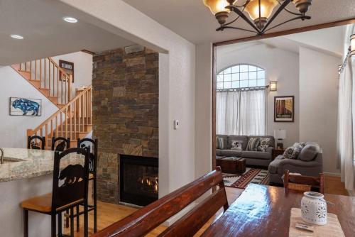 189 Cobble Creek Town Home On Skill Hill Road in Driggs, USA