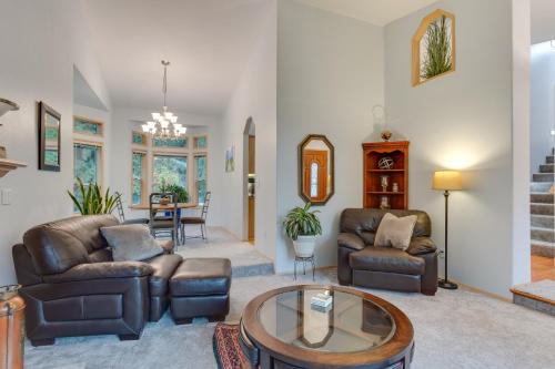 Pet & Family Friendly Bonney Lake Home: Game Room - イーナムクロー, WA