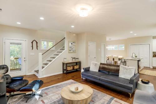 Luxe Mountain Home Near Ridgecrest and Asheville! in Black Mountain, USA