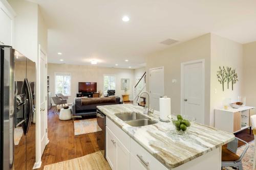 Luxe Mountain Home Near Ridgecrest and Asheville! in Black Mountain, USA