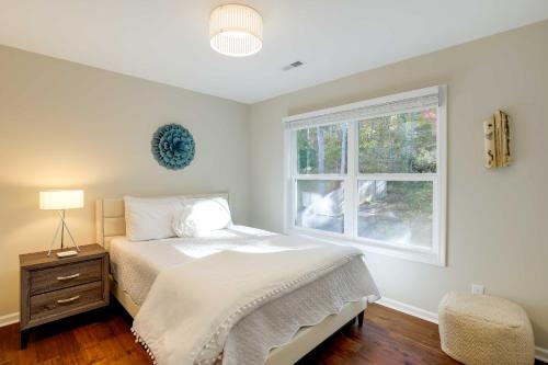 Modern Mountain Escape - Near Hiking Trails! - image 12