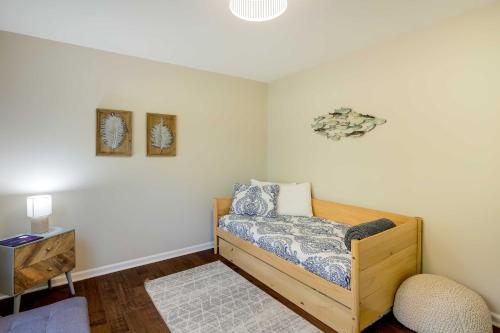 Modern Mountain Escape - Near Hiking Trails! - image 10