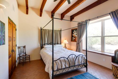 El Diamante Mtn-View Casita with Private Jacuzzi! - image 12