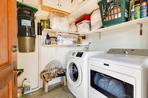 El Diamante Mtn-View Casita with Private Jacuzzi! - image 13