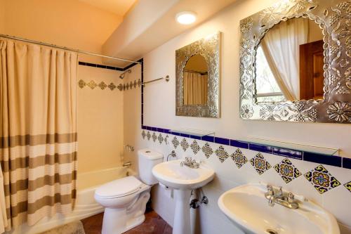 El Diamante Mtn-View Casita with Private Jacuzzi! - image 11