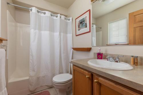 Cozy 2 level townhome with scenic views, in Driggs, USA