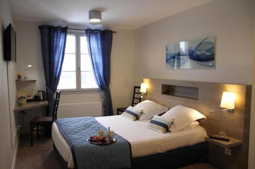 Logis Hotel Restaurant La Croisée des Chemins - Cayres