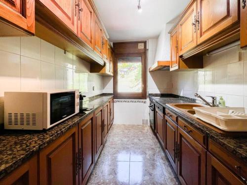 Barthe Holidays I Gran apartamento en el pueblo de Pal 8PAX I Terraza, Vistas al valle, Ideal para f in 帕爾