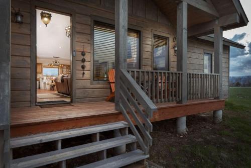 Teton Time - spacious 4 bd 3ba house with mountain in Driggs, USA
