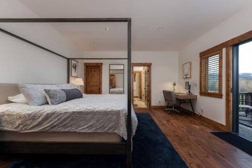 Teton Time - spacious 4 bd 3ba house with mountain in Driggs, USA