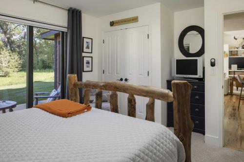 Tailwind Cabin Creek Front - Close to Targhee Tailwind Cabin Creek Front - Close to Targhee