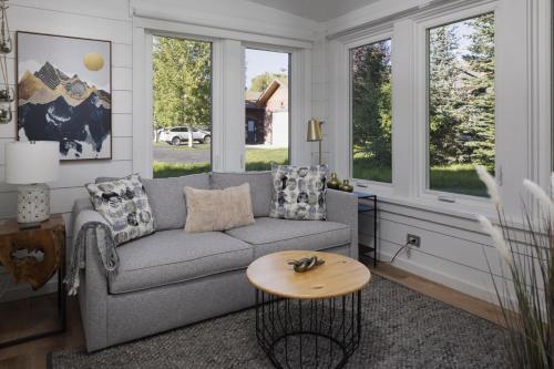 Tailwind Cabin Creek Front - Close to Targhee Tailwind Cabin Creek Front - Close to Targhee