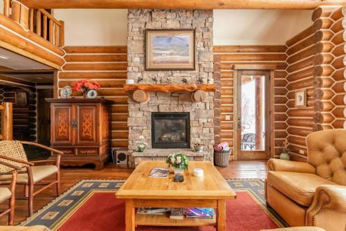 Teton Springs Cabin with Private Hot Tub and Air Conditioning