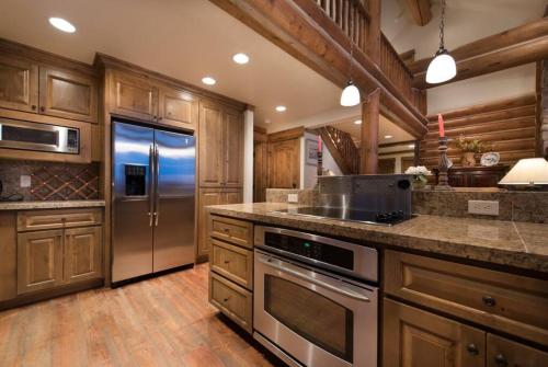 Teton Springs Cabin with Private Hot Tub and Air Conditioning