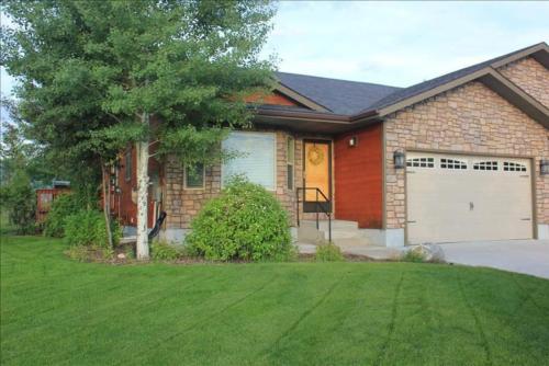 Spacious 6 Br Town Home Near Ski Hill Road in Driggs, USA
