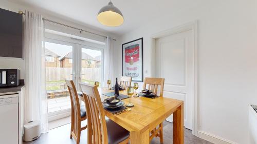 Létesítmények, Rare find - new build 3 bedroom house near Cheshire Oaks in Ellesmere Port