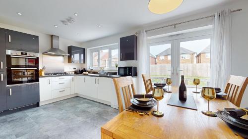 Létesítmények, Rare find - new build 3 bedroom house near Cheshire Oaks in Ellesmere Port