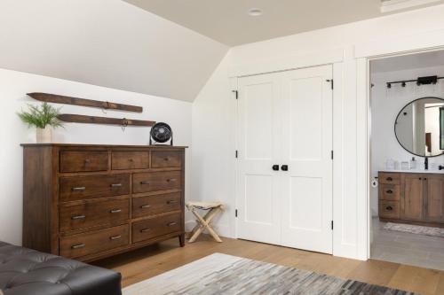 Redtail Solitude House Redtail Solitude House