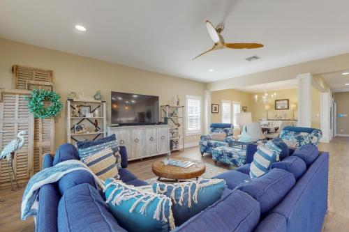 RD223 Paradise 5BR, 3.5BA, Sleeps 12, Shared Pool, Golf Cart Entire Time, Boardwalk to the Beach in Port Aransas, USA