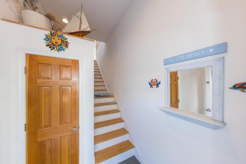 Fairbanks House with beach access just steps from your front door - image 3