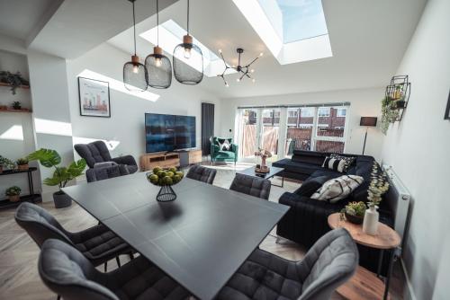 Exquisite 6 Bedroom Luxury Home Manchester