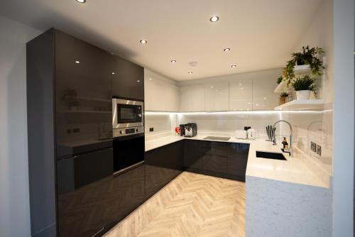 Exquisite 6 Bedroom Luxury Home Manchester - Manchester