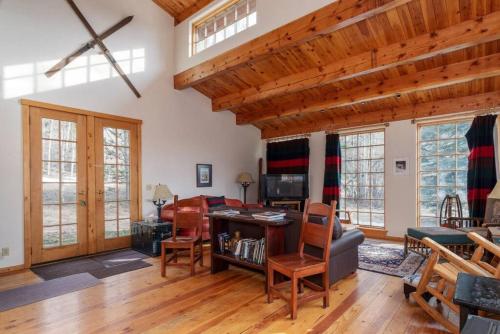 Windigo Lodge - base of Teton Pass Windigo Lodge - base of Teton Pass