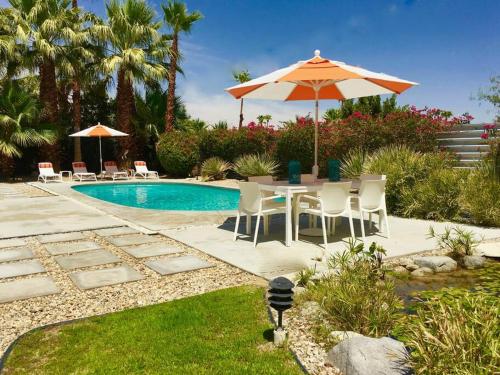Live the Mid Mod Life at Mariposa Palms