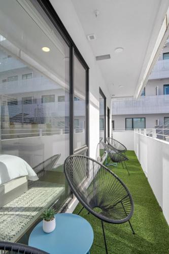 UPSCALE Cozy Nashville Condo with POOL, PATIO, PARKING in Nashville, USA