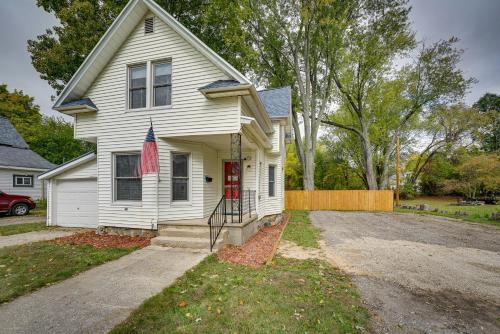 Cozy Hart Getaway with Fire Pit Less Than 1 Mi to Lake!